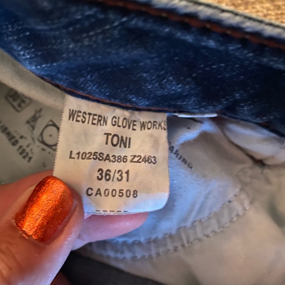 Silver Jeans - Picture 3 of 3